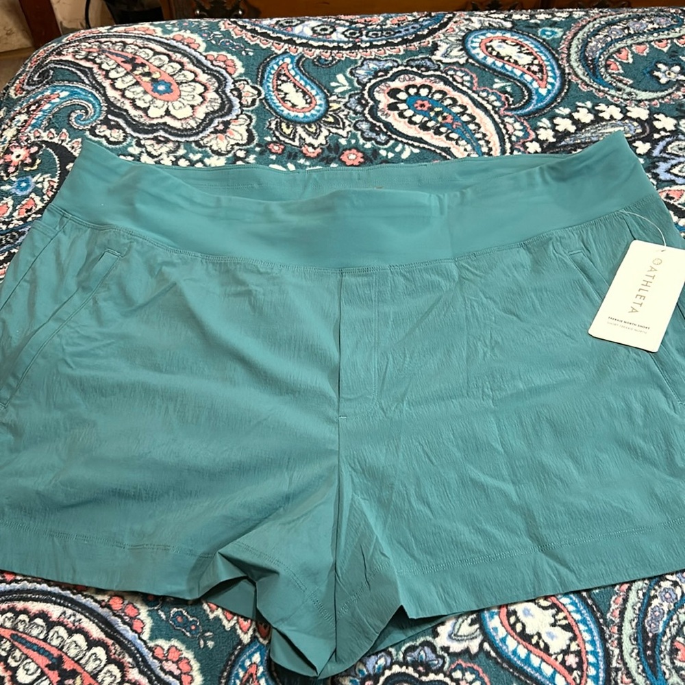 NWT Athleta Trekkie North Shorts